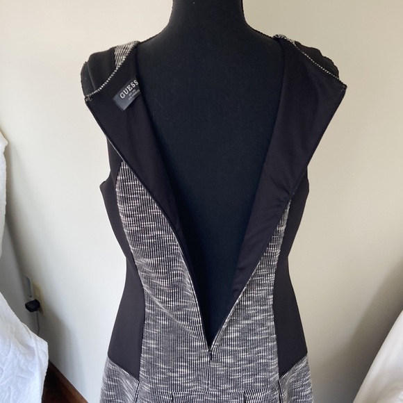 Guess sleeveless fit and flare black and white dress Size: 10 - Picture 4 of 14